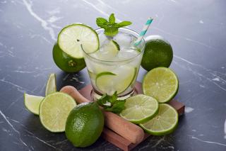 Cadeau cocktail maison à offrir pour un dîner d'été